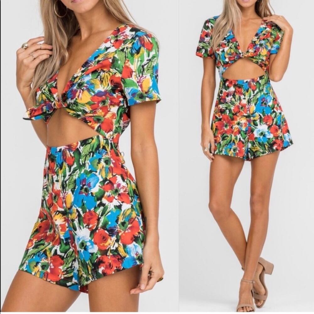 Lush Tie Front Floral Romper Size Small